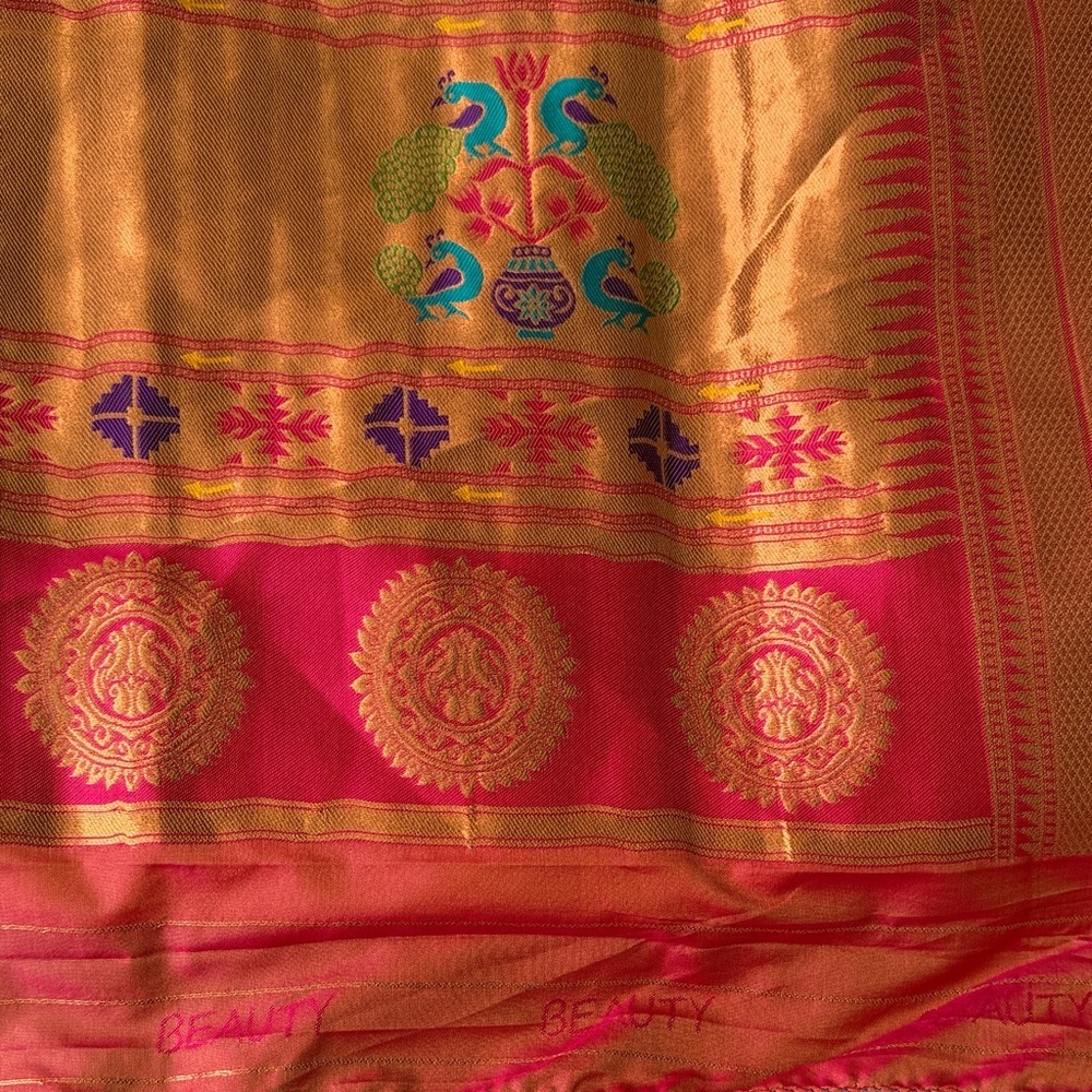 9 yards Vibrant Yellow and Red Embroidered Yeola Paithani Nauvvari sari - Picture 6 of 16